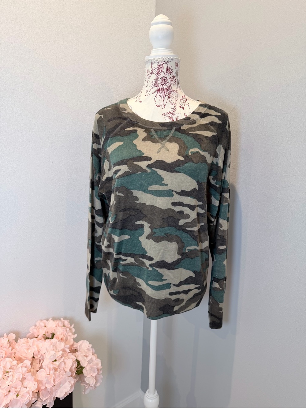 J.Crew Camo Lightweight Sweater Women’s Large Green Crewneck Long Sleeve size L